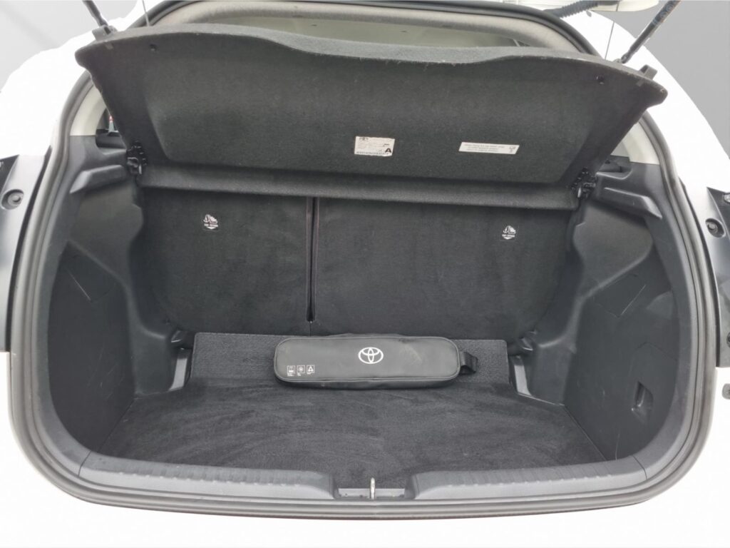 Toyota Yaris Exposé-Bild 7