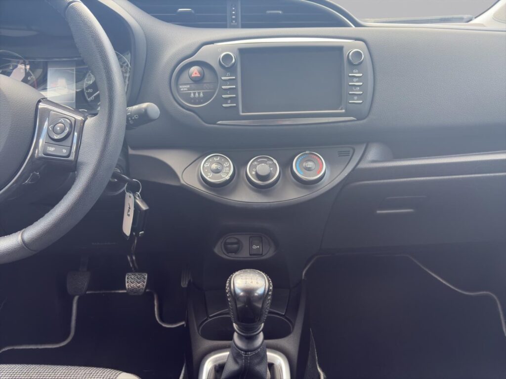 Toyota Yaris Exposé-Bild 12