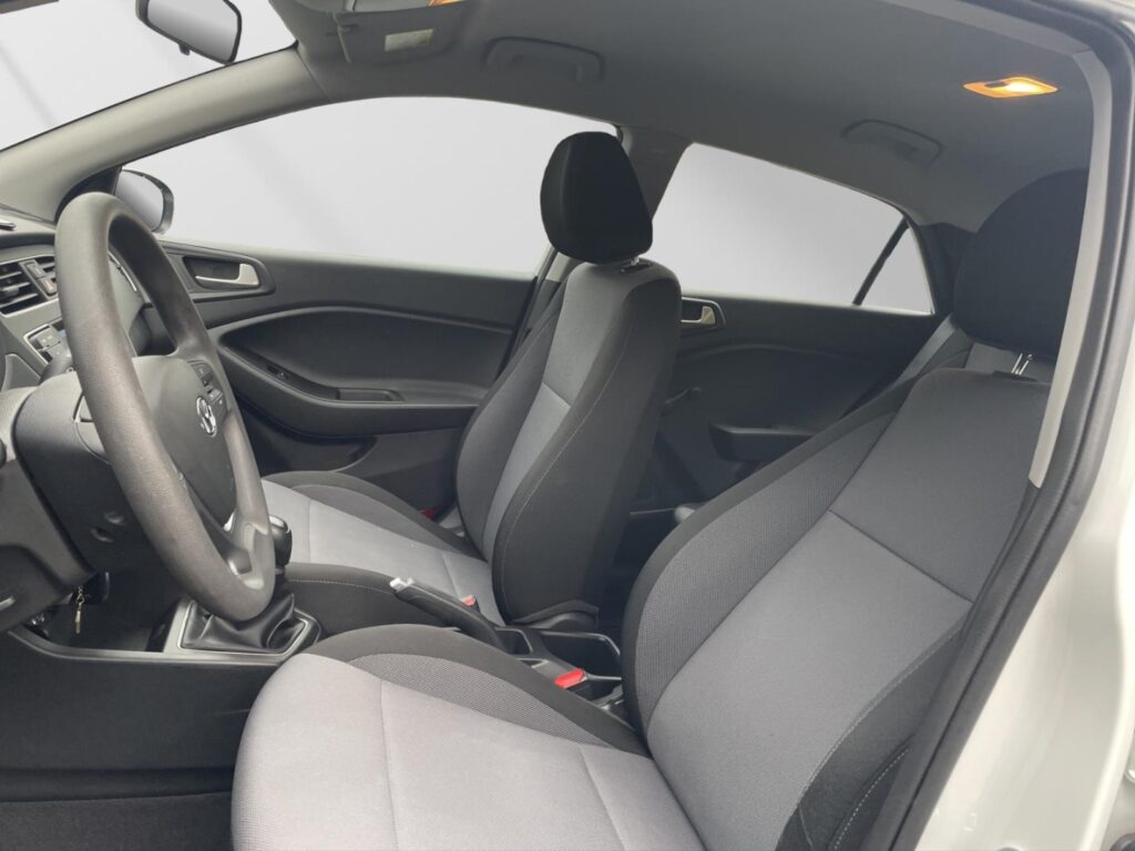 Hyundai i20 Exposé-Bild 8